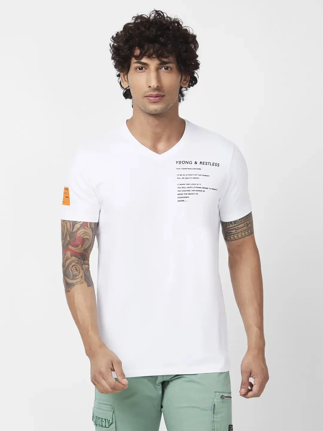 Spykar Men White Blended Slim Fit Half Sleeve V-Neck Plain Tshirt