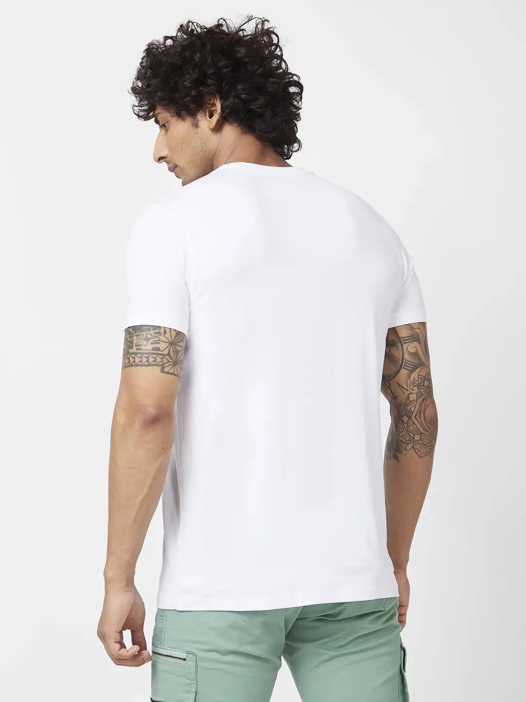 Spykar Men White Blended Slim Fit Half Sleeve V-Neck Plain Tshirt